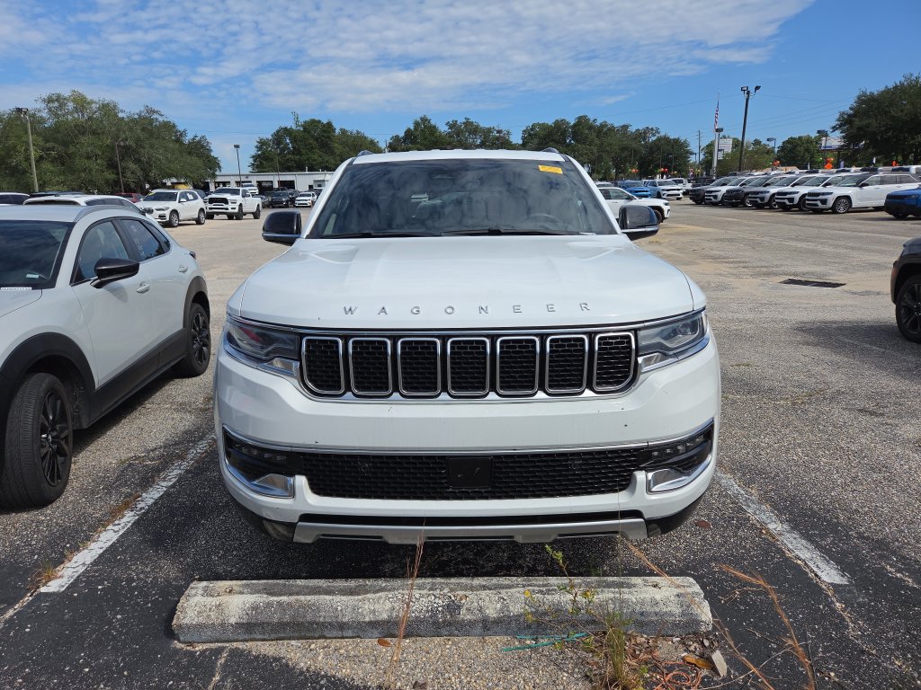 Used 2024 Jeep Wagoneer L Series II w/ Flexible Seating Group AWD/4WD image 3