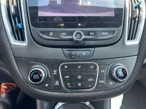 Used 2022 Chevrolet Malibu LT FWD image 11