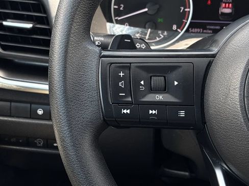 Used 2024 Nissan Rogue SV FWD image 23