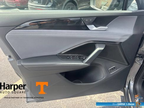 Used 2026 Volkswagen Tiguan SE FWD image 19