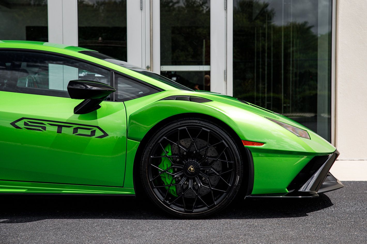 Used 2023 Lamborghini Huracan STO RWD image 27