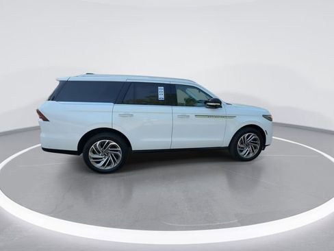 New 2025 Lincoln Navigator Reserve AWD/4WD image 9