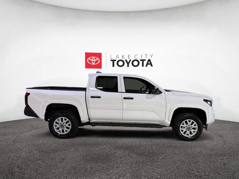 Used 2024 Toyota Tacoma SR image 9