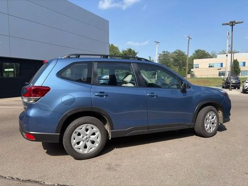 Used 2023 Subaru Forester AWD/4WD image 3