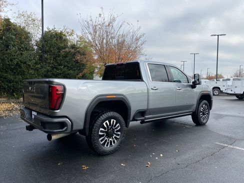 Used 2024 GMC Sierra 2500 Denali Ultimate image 9