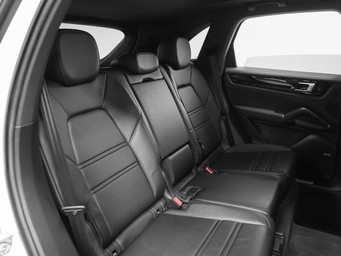 Used 2020 Porsche Cayenne AWD/4WD image 17