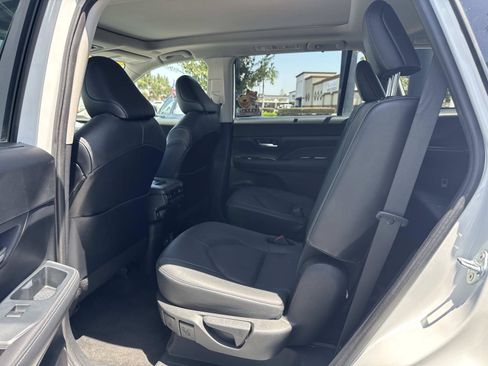 Used 2024 Toyota Grand Highlander AWD image 25