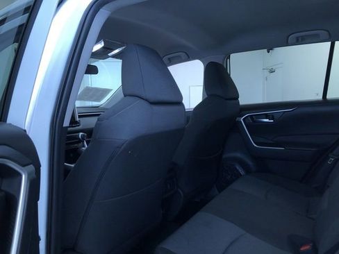 Used 2025 Toyota RAV4 XLE AWD/4WD image 20
