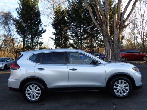 Used 2018 Nissan Rogue S FWD image 5