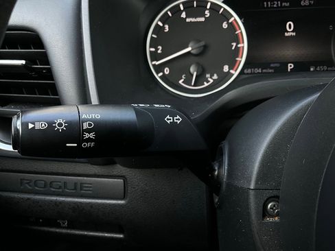 Used 2023 Nissan Rogue S image 35