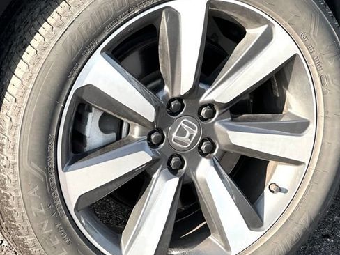 Used 2025 Honda Pilot Touring image 12