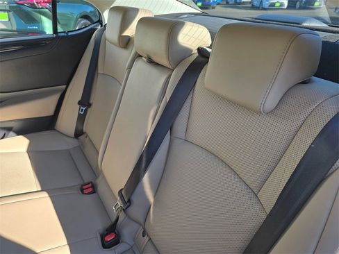 Used 2020 Lexus ES 300h w/ Premium Package image 17