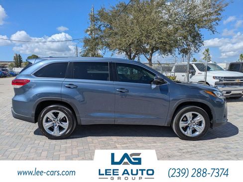 Used 2019 Toyota Highlander Limited image 2