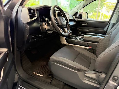 Used 2022 Toyota Tundra SR5 w/ SR5 Convenience Package AWD/4WD image 4