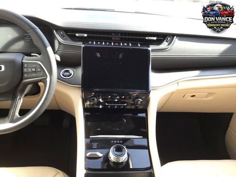 Used 2025 Jeep Grand Cherokee L Limited w/ Luxury Tech Group II image 15