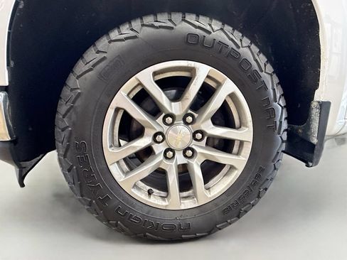 Used 2021 Chevrolet Silverado 1500 LT AWD/4WD image 30