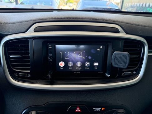 Used 2017 Kia Sorento FWD image 28