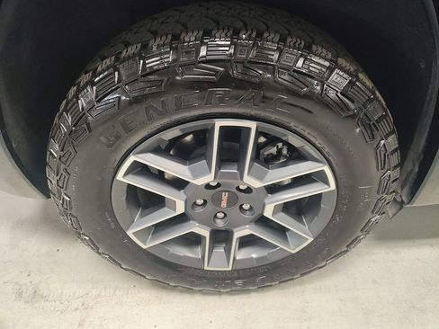Used 2026 GMC Terrain AT4 AWD/4WD image 3
