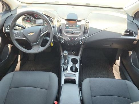 Used 2017 Chevrolet Cruze LT FWD image 20