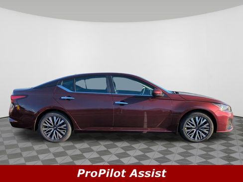 Certified 2025 Nissan Altima 2.5 SV w/ SV Premium Package FWD image 3
