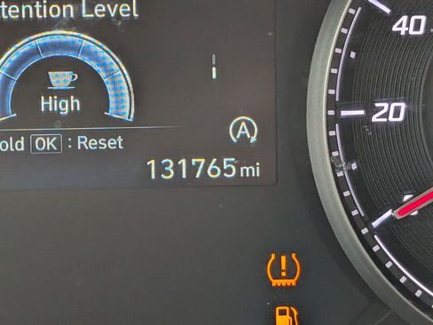 Used 2023 Hyundai Santa Fe SEL w/ Winter Weather Package image 11