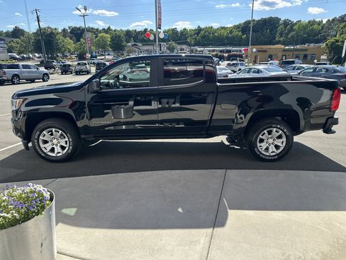 Used 2017 Chevrolet Colorado LT w/ LT Convenience Package RWD image 5