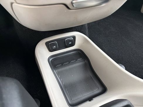 Used 2018 Chrysler Pacifica Touring-L w/ Advanced Safetytec Group image 37