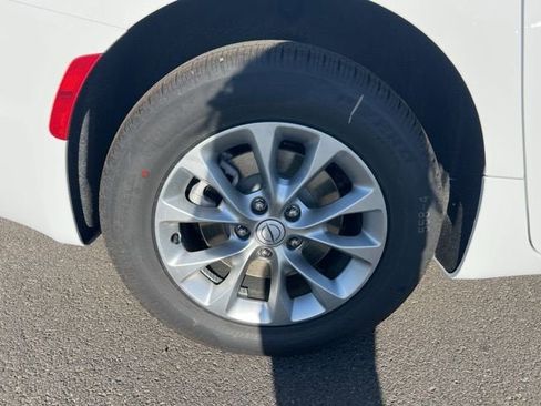 New 2026 Chrysler Pacifica Select image 23