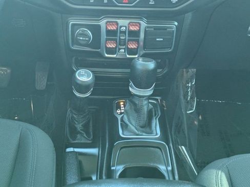 Used 2021 Jeep Gladiator Sport image 17