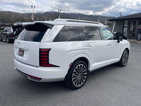 New 2026 Hyundai Palisade Calligraphy FWD image 3