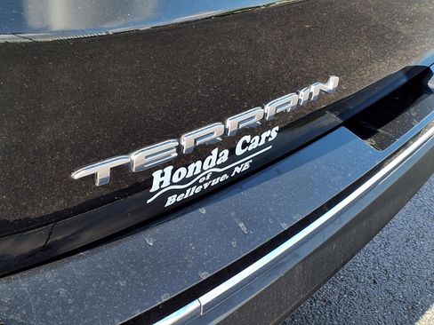 Used 2024 GMC Terrain SLT AWD/4WD image 5