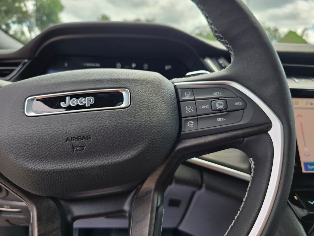 New 2027 Jeep Grand Cherokee Altitude RWD image 19