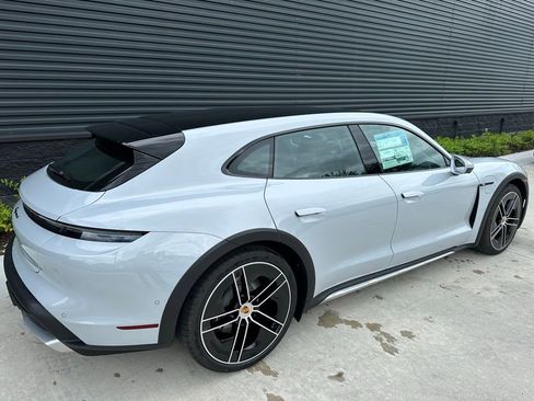 Used 2025 Porsche Taycan 4 Cross Turismo image 7