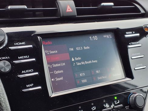 Used 2019 Toyota Camry LE image 11