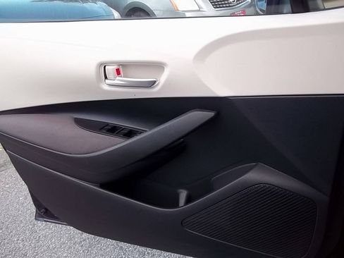 Used 2020 Toyota Corolla LE FWD image 13