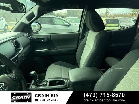 Used 2021 Toyota Tacoma TRD Off-Road image 7