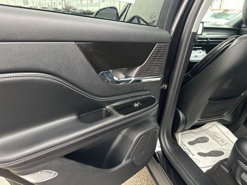 Used 2021 Lincoln Corsair AWD w/ Premium Package image 24