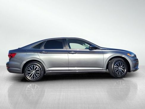 Used 2021 Volkswagen Jetta SE w/ SE Cold Weather Package image 3