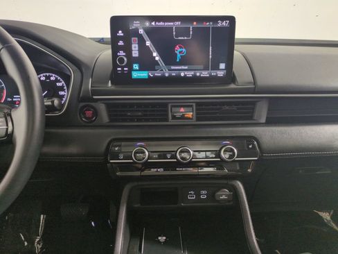 Certified 2025 Honda Pilot Touring image 21