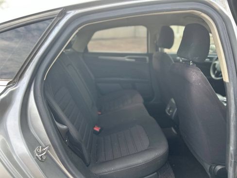 Used 2020 Ford Fusion SE FWD image 12