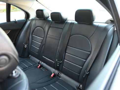 Used 2018 Mercedes-Benz C 300 4MATIC Sedan image 18