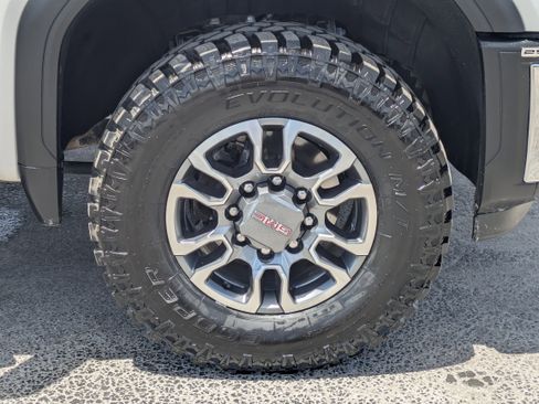 Used 2025 GMC Sierra 2500 SLT AWD/4WD image 13