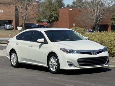 Used 2015 Toyota Avalon XLE FWD image 3