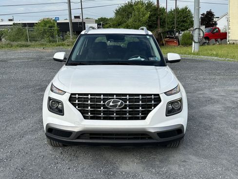 Certified 2023 Hyundai Venue SEL FWD image 3
