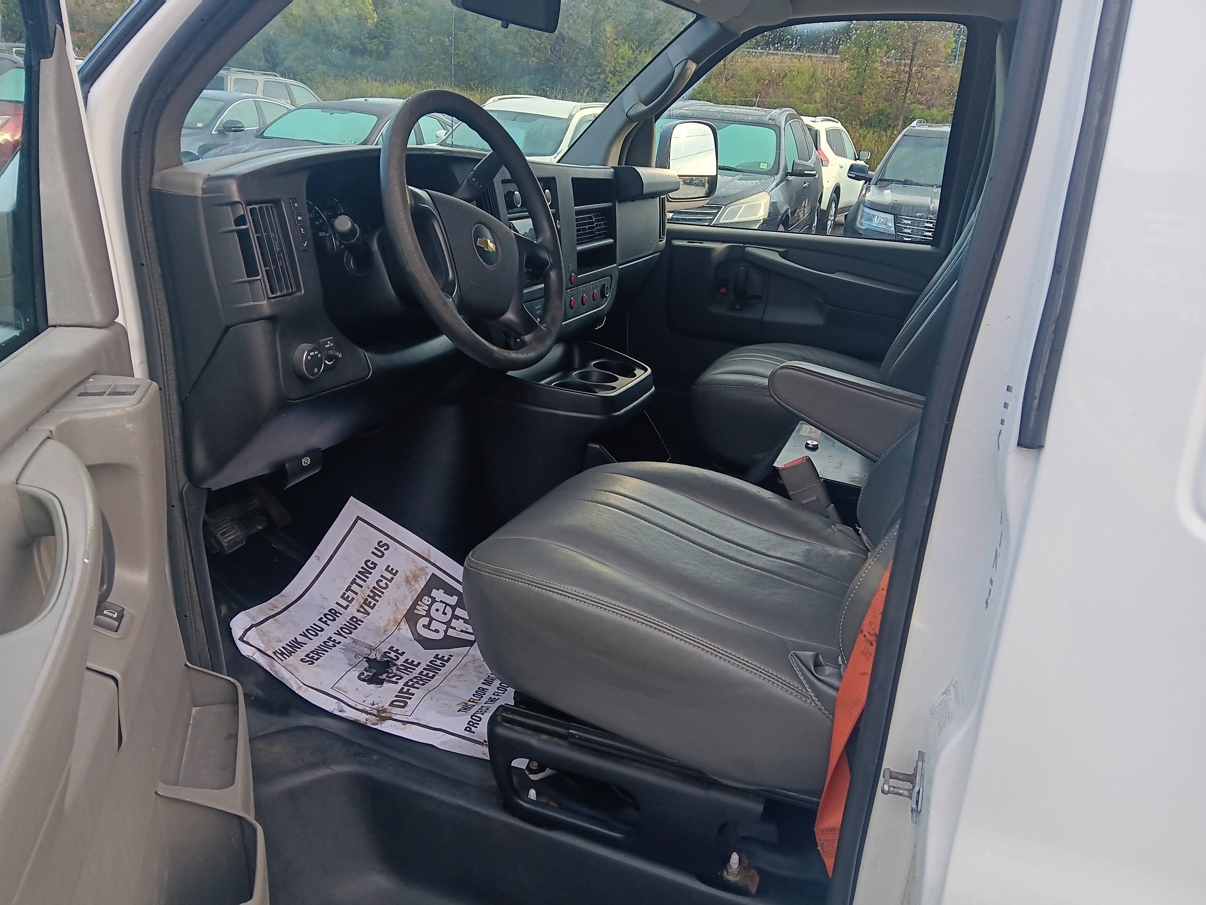 Used 2014 Chevrolet Express 2500 RWD image 9