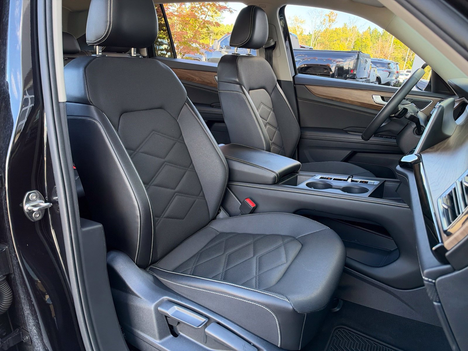 Certified 2024 Volkswagen Atlas SE FWD image 36