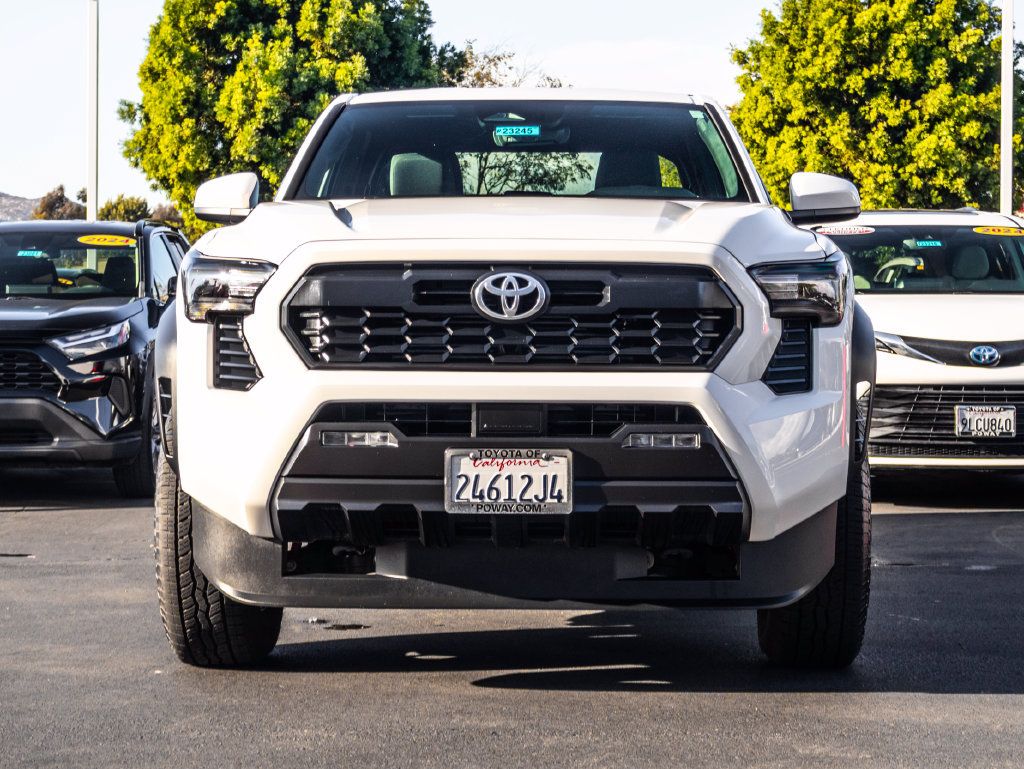 Used 2025 Toyota Tacoma TRD Off-Road AWD/4WD image 3