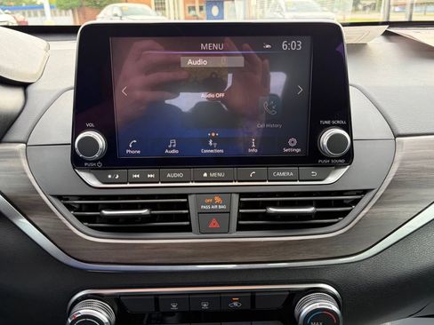 Used 2025 Nissan Altima 2.5 SV FWD image 22