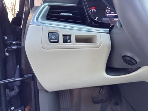 Used 2017 Cadillac XT5 Luxury w/ Driver Awareness Package image 17