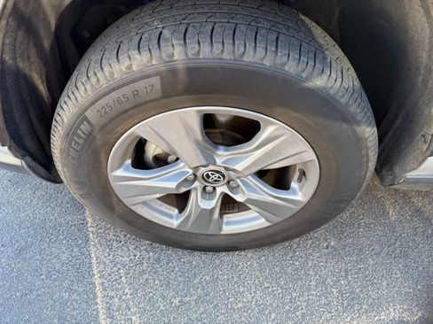 Used 2022 Toyota RAV4 XLE w/ XLE Grade Weather Package FWD image 7